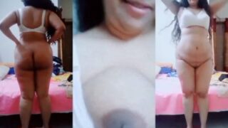 Image of Mature woman reveals all in nude mobile video-Linkwallah.com