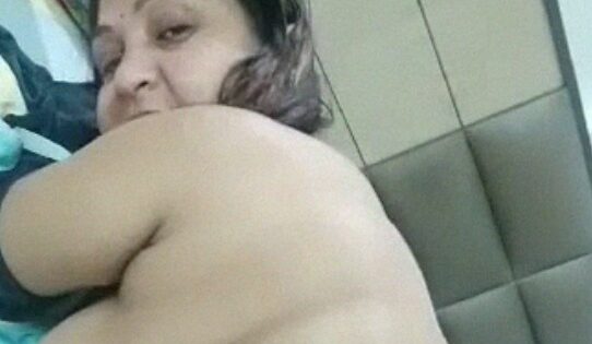 Image of Passionate Kashmiri MILF enjoys intimate moment with lover in hotel-Linkwallah.com