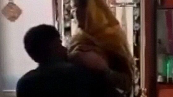 Image of Seductive Kashmiri woman in intimate affair video-Linkwallah.com